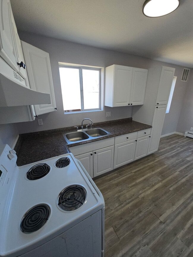 Building Photo - 3299 Lombardy Ln