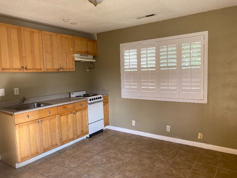 Photo - 864 Stanford Ave (Oakland, CA)