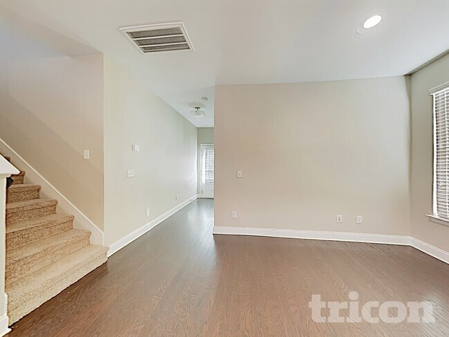 Foto del edificio - 3015 Montrose Ln
