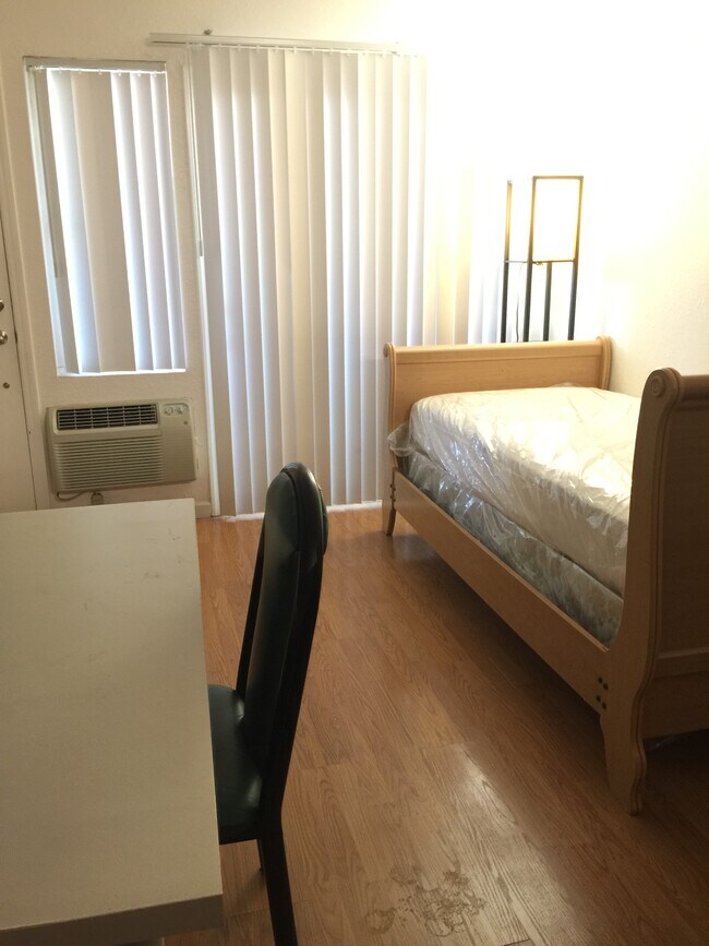 Building Photo - 404 Dempsey Rd #104