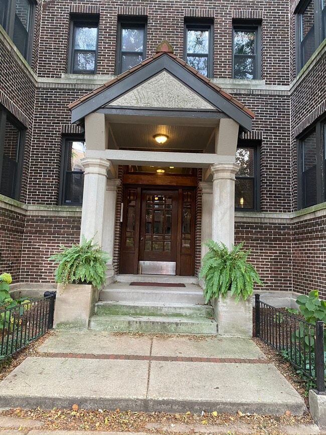 8 Unit Building - 917 W Margate Ter