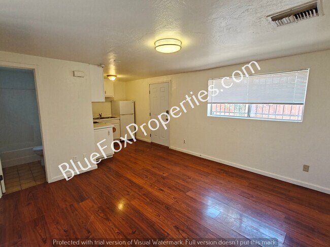 Building Photo - 4142 E Spring St