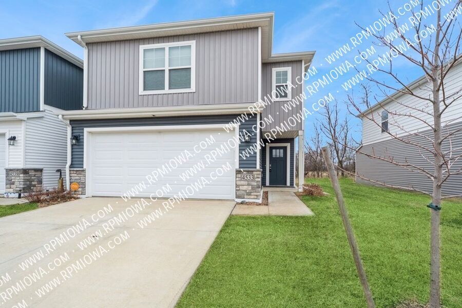 Primary Photo - 4533 SE Ember Ln