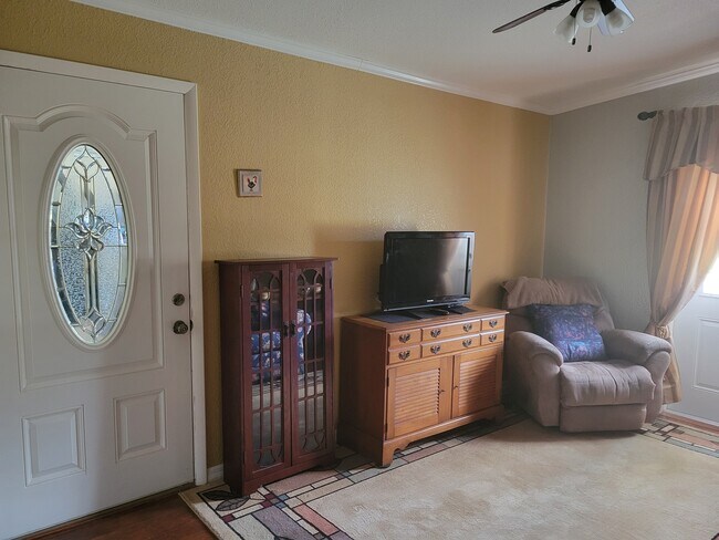 Foto del edificio - 8900 Lake Buffum Rd N
