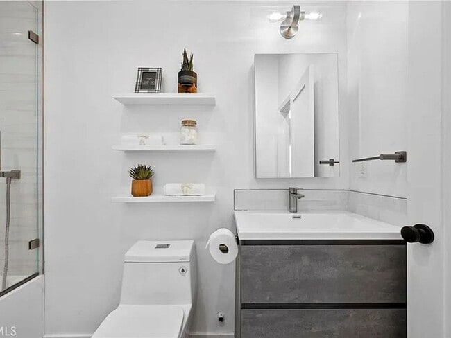 Building Photo - BRAND NEW 1BR + 1BA ADU / IN UNIT LAUNDRY ...