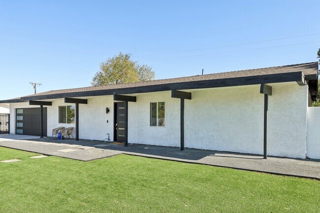 Building Photo - 3010 N Chuperosa Rd