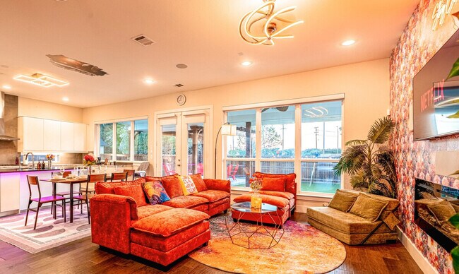Building Photo - 4013 Ivanhoe Ln