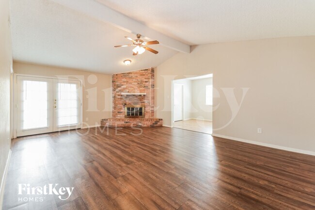 Foto del edificio - 8902 Deerwood Dr