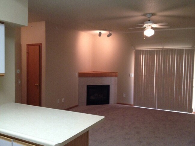 Building Photo - $1,195 | 2 Bedroom, 1 Bathroom Condo | Cat...