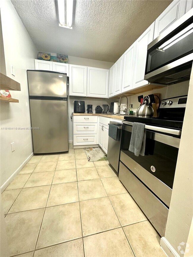 Building Photo - 7130 NW 179th St