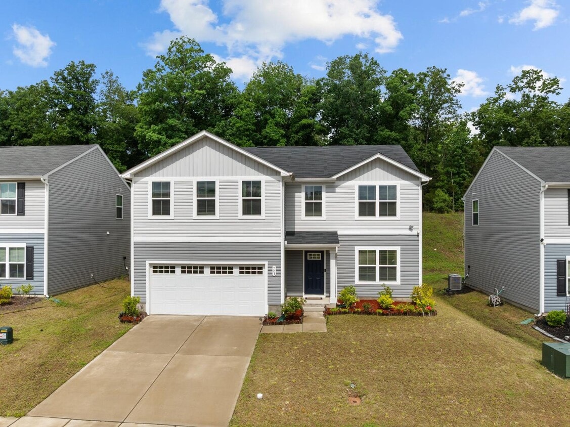 Foto principal - 703 Pointe Andrews Drive