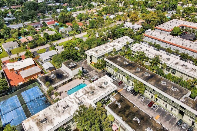 Building Photo - 805 W Oakland Park Blvd