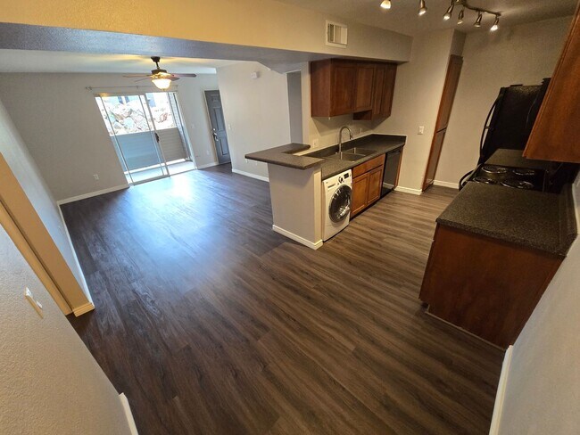 Foto del edificio - 1385 W University Ave