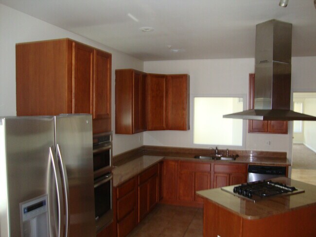 Cocina - 5920 Clay St NE