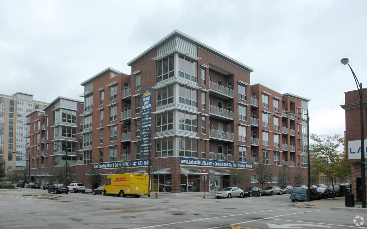 Building Photo - Lakeside Lofts