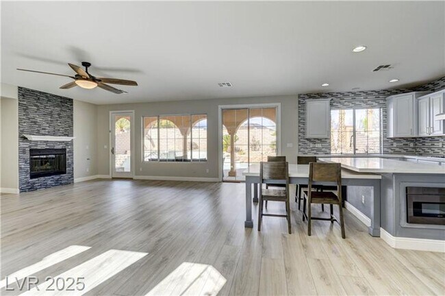 Foto del edificio - Stunning Home in Gated Community ~ Paseos ...