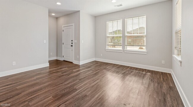 Foto del edificio - 4 br, 4.5 bath House - 301A Ash St