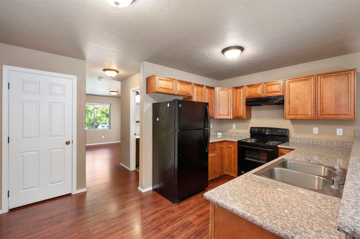 Primary Photo - W Shannon Duplex