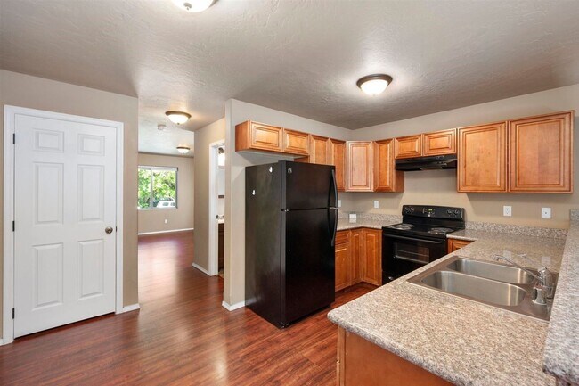 Building Photo - W Shannon Duplex