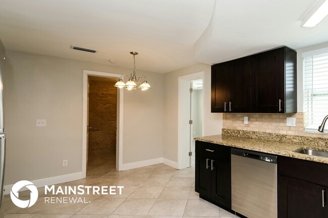 Foto del edificio - 3415 Rosefield Dr