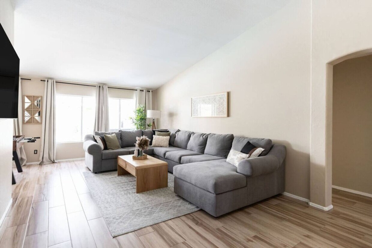 Foto principal - 3350 E Tonto Ln
