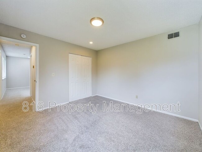 Building Photo - 500 Sky Vue Dr