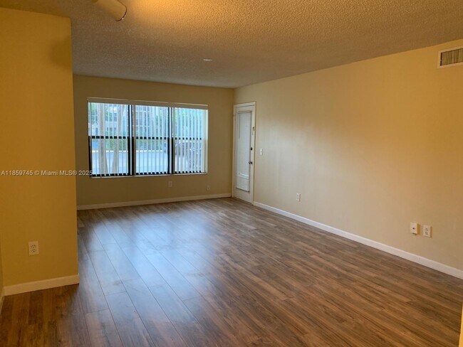 Foto del edificio - 4321 W McNab Rd