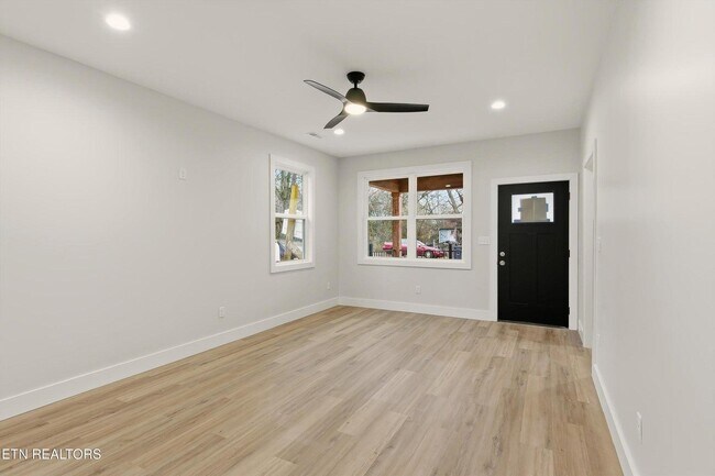 Foto del edificio - 818 W Anderson Ave