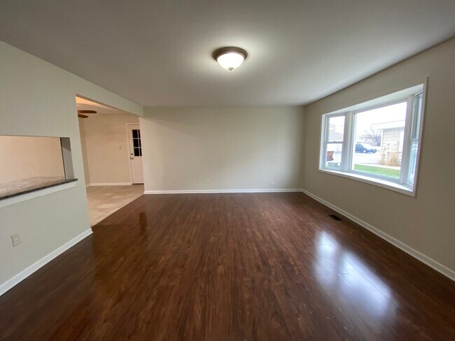 Building Photo - 7960 163rd Ct