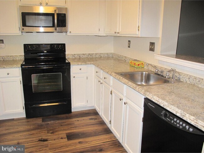 Foto del edificio - 16 Dorchester Cir