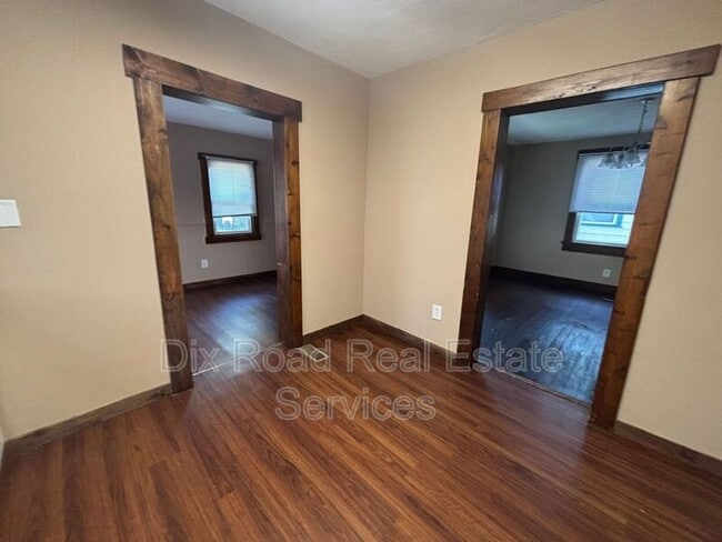Building Photo - 914 Chelsea Ave