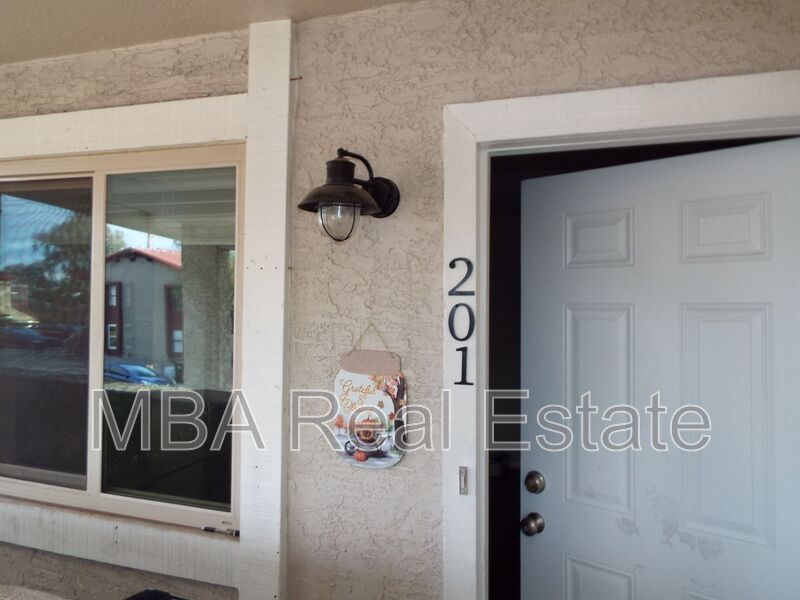 Foto principal - 3150 E Cicero St