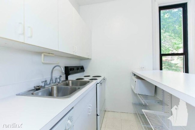 Foto del edificio - 451 W Belden Ave