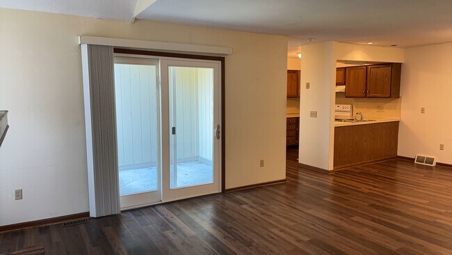 Foto del edificio - Sylvania Three Bedroom Townhome
