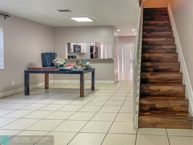 Foto del edificio - 4242 NW 68 Way