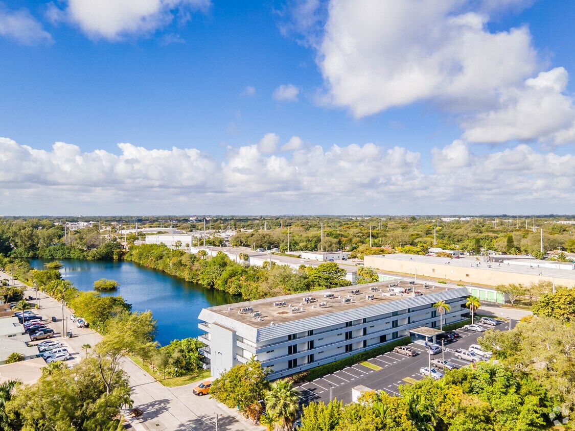 Lakeside Biscayne Gardens Apartments in North Miami, FL
