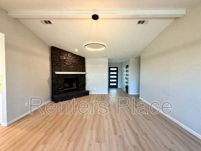 Foto del edificio - 1804 S Gardenia Ave