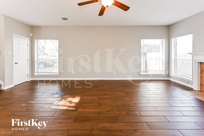 Foto del edificio - 3117 Bay Creek Dr