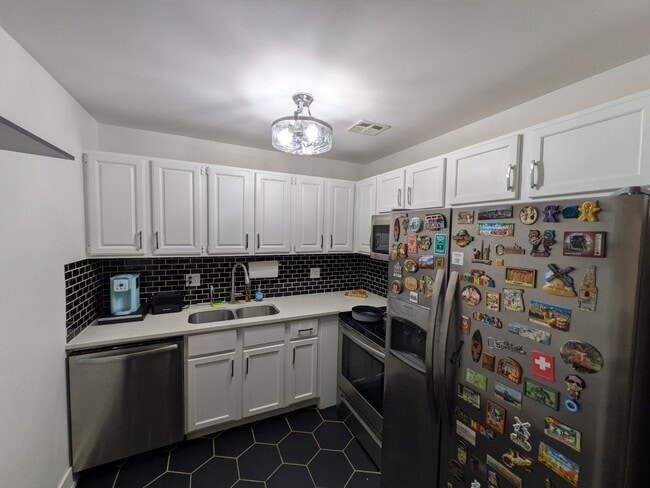 Foto del edificio - Newly Renovated 1-Bedroom Condo in the Hea...