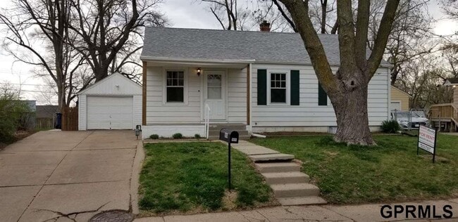 Building Photo - Home For Rent Bellevue.