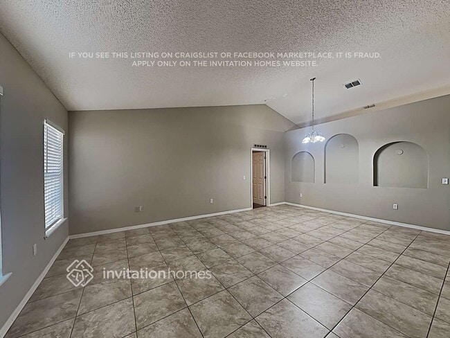 Building Photo - 5627 Oakwood Knoll Dr