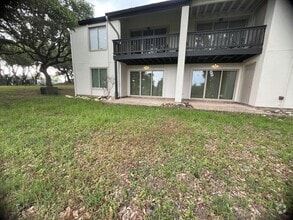 Building Photo - 1033 Parkview Dr