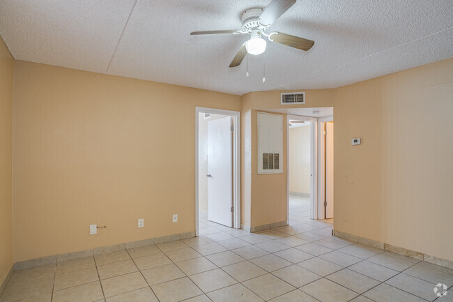 2BA, 1BA - 750SF - Living Room - Thunderbird Terrace