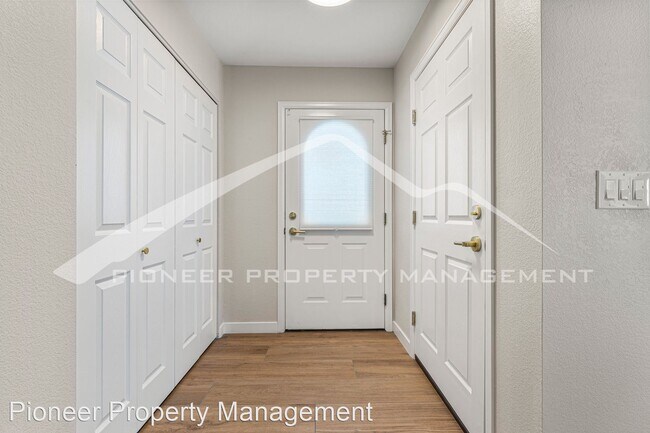 Foto del edificio - 2 br, 2 bath House - 1886 S Cole St