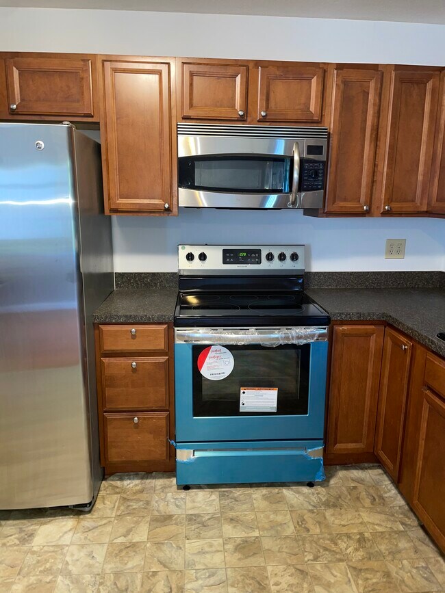 129 High Top Cir, Hamden, CT 06514 Townhouse for Rent in Hamden, CT