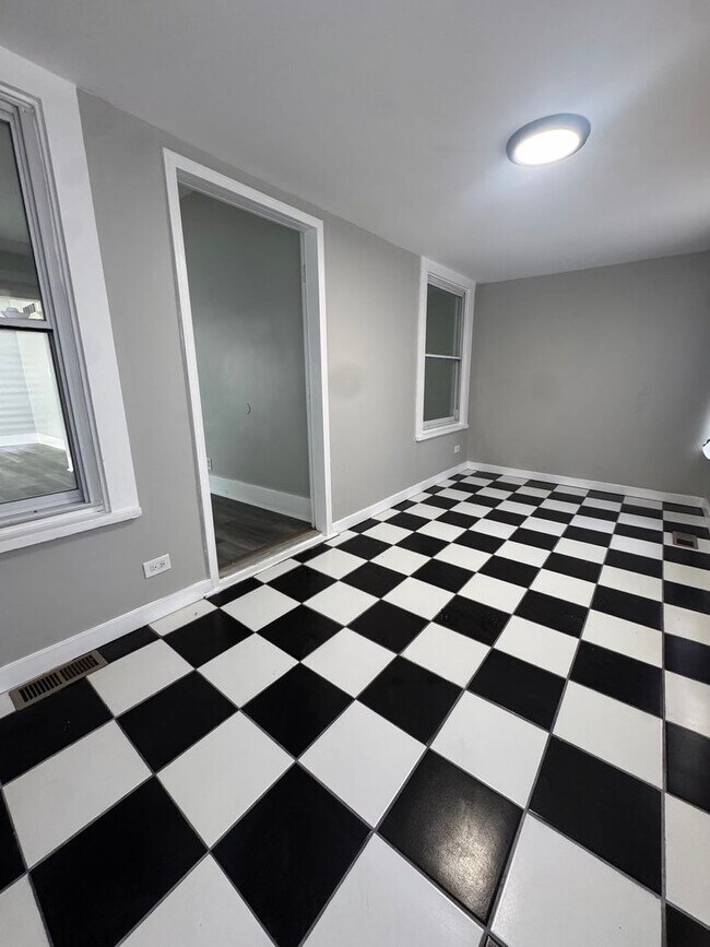 Foto del edificio - Beautiful 2-bedroom house for Rent AVAILAB...