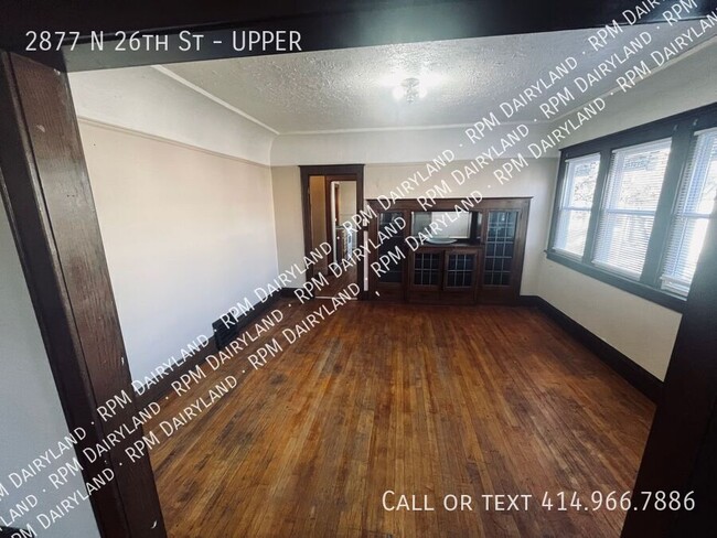 Building Photo - Huge 3BR upper unit in Park West neighborhood