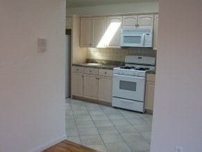 Building Photo - 3 br, 2 bath Apartment - 11 Nelson Avenue 1