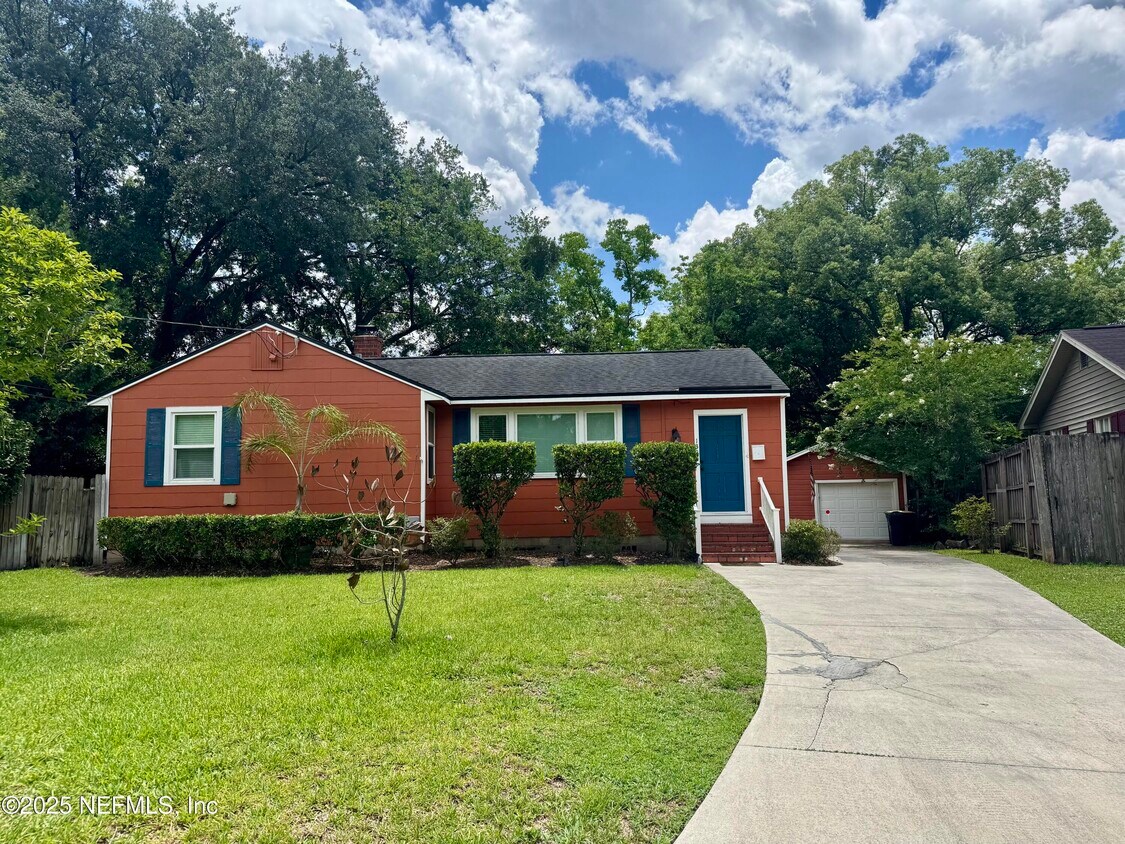 Foto principal - 1327 Azalea Dr