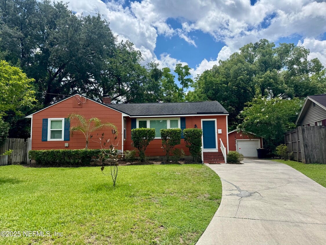 Primary Photo - 1327 Azalea Dr